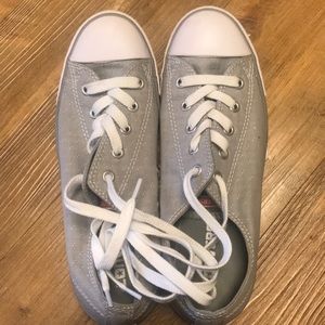 Women’s gray converse size 7 EEUC